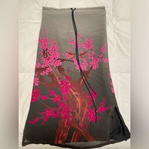 STATUS skirt.